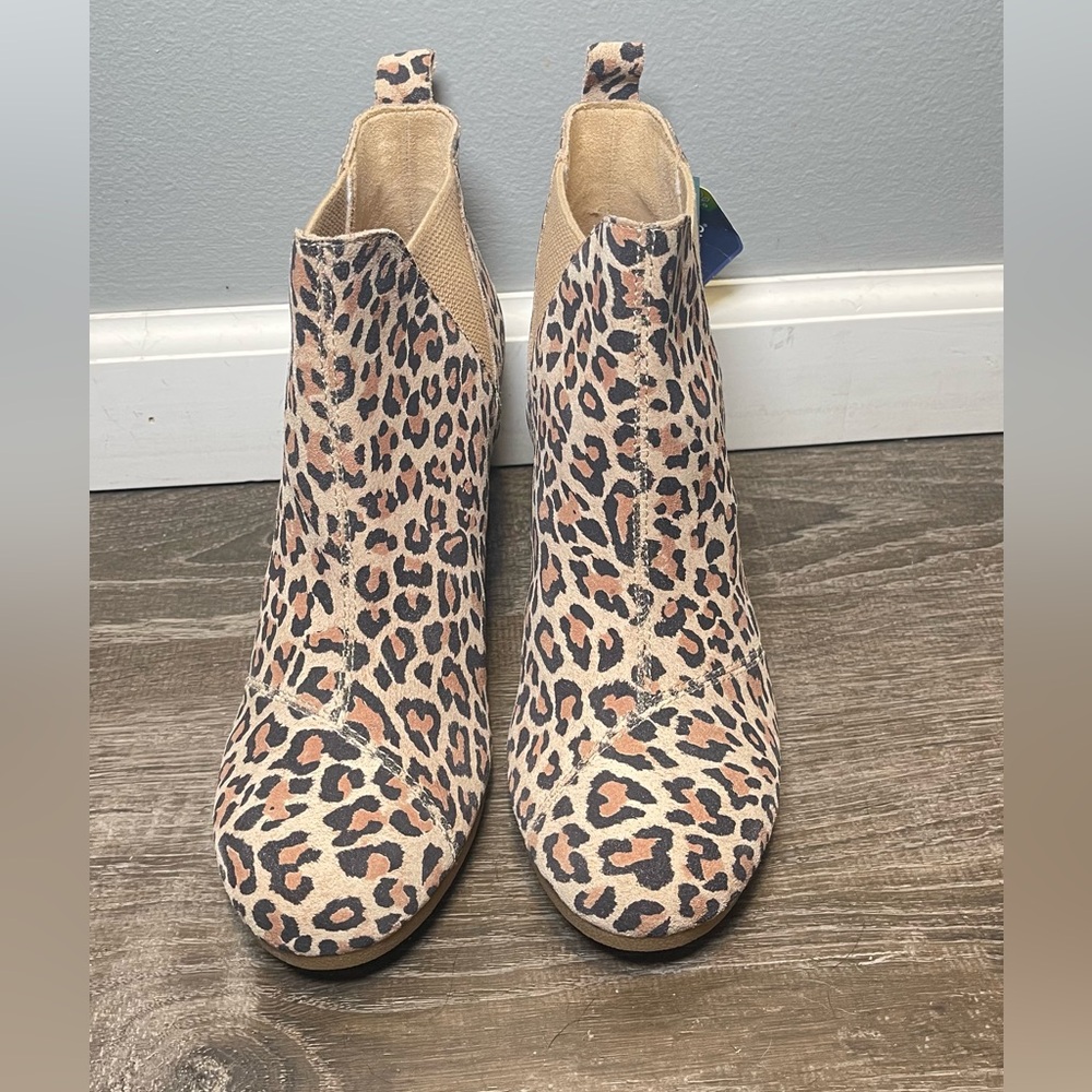Toms NEW Women's Kelsey Wedge Boot Desert Tan Leopard Print Suede Size 10‎